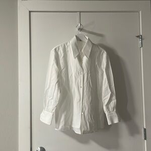 xs slight ballon/puff sleeved white shirt with vintage inspired cuff buttons